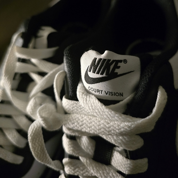 Nike Men's Black and White Sneakers - Picture 16 of 16